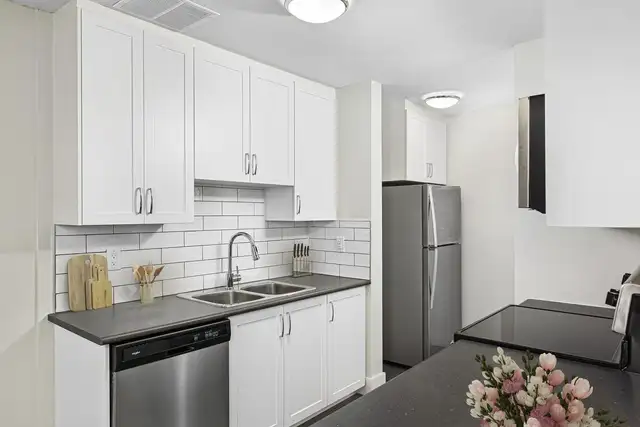 2 Bedroom Apartment for Rent - 7170 Darcel Ave