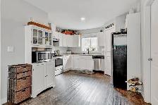 #8891- 3 Bed/1 Bath upper with as garage $2600 h/w/p included - Photo 5