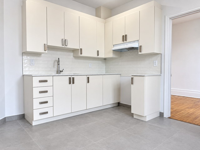 Beautiful Renovated 5 1/2 Located in The Heart of Verdun