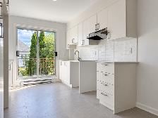Beautiful 3 Bedroom Apartment Located in The Heart of Lachine