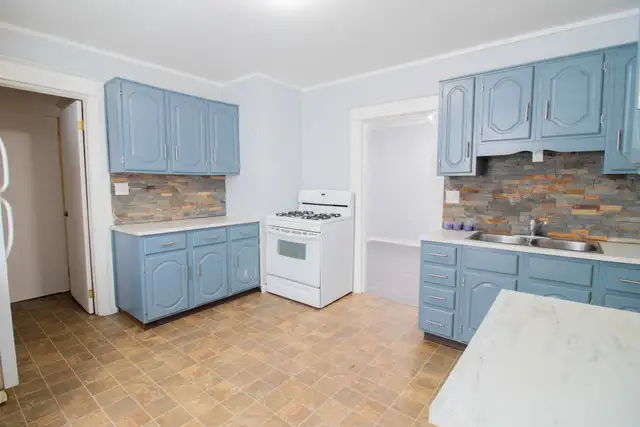 19 Dain Ave, Welland - Alll Inclusive 1 Bed   Den Main Unit
