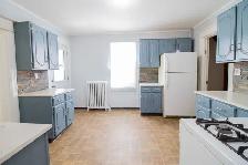 19 Dain Ave, Welland - Alll Inclusive 1 Bed   Den Main Unit - Photo 3
