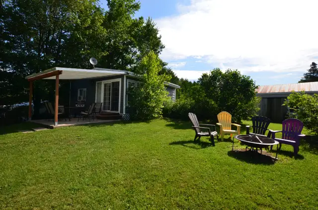 Chalet 2 chambres vue sur le lac à louer – Shefford (moyen terme