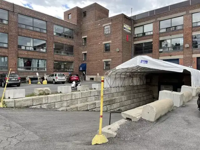 (40pi2) Entrepot de 40pi2 Montreal Sur Saint-Ambroise Montréal
