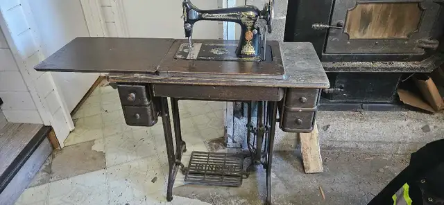 Singer Treadle Sewing Machine