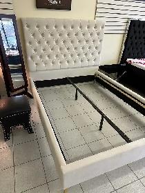 CRÈME VELVET PLATFORM BED WITH GOLD OR SILVER LEGS - Photo 7