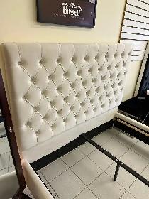 CRÈME VELVET PLATFORM BED WITH GOLD OR SILVER LEGS - Photo 8