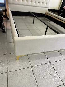 CRÈME VELVET PLATFORM BED WITH GOLD OR SILVER LEGS - Photo 9