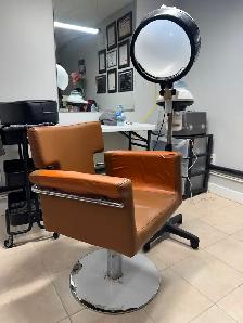 Fully Equipped Salon for .Rent | Private Entrance - Photo 2