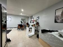 Fully Equipped Salon for .Rent | Private Entrance - Photo 7