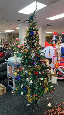 7ft popup Christmas tree with lights and decorations - Photo 2