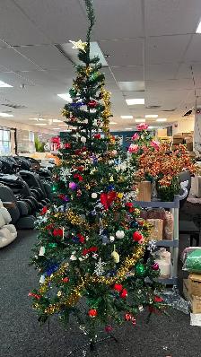 7ft popup Christmas tree with lights and decorations - Photo 3