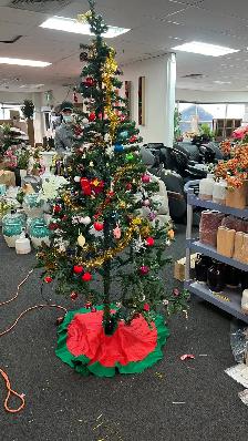7ft popup Christmas tree with lights and decorations - Photo 6