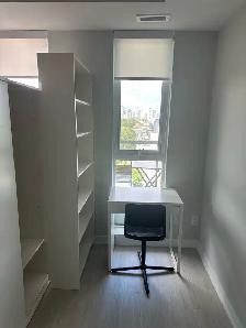 nice den has window for rent - Photo 3