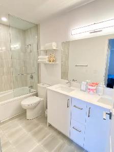 Modern 2-Bedroom, 2-Bathroom Condo in Niagara Falls - Photo 5