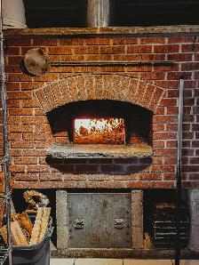 LICENSED COMMERCIAL BAKERY CONTAINER WITH WOOD-FIRED OVEN