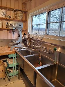 LICENSED COMMERCIAL BAKERY CONTAINER WITH WOOD-FIRED OVEN - Photo 4