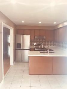 BEAUTIFUL, FRESHLY PAINTED 4-BEDROOM HOME   DEN | 2 PARKING | RO - Photo 4