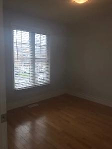 BEAUTIFUL, FRESHLY PAINTED 4-BEDROOM HOME   DEN | 2 PARKING | RO - Photo 9