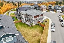 STUNNING CUSTOM ESTATE | 5 BEDROOMS | 2 FIREPLACES | TRIPLE GAR - Photo 3