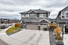 STUNNING CUSTOM ESTATE | 5 BEDROOMS | 2 FIREPLACES | TRIPLE GAR - Photo 4