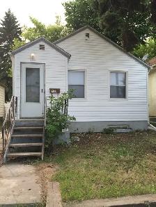 1123 Idylwyld Dr N! Whole House! Across SK Polytechnic Campus!