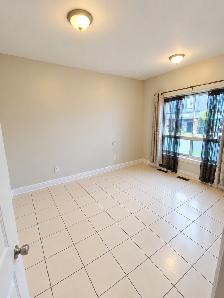 BRIGHT GROUND-FLOOR 1-BEDROOM – 800 SQ FT – PARKING INCLUDED - Photo 10