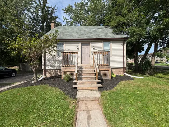 Charming & Cozy House for Rent in Niagara Falls
