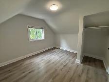Charming & Cozy House for Rent in Niagara Falls - Photo 12