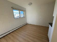 ⭐1 MONTH FREE RENT⭐ 2 Bedroom Suite in a Quiet Building - Photo 5