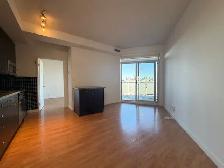 DNA 1 Condo: Large 1   DEN condo w/ Parking Included - King West - Photo 5