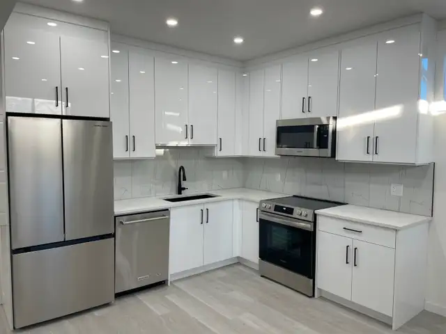 New Legal Suite in Arbour Lake – Private and Easy Access