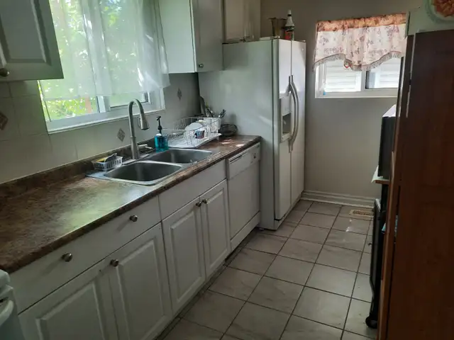 2 Rooms for Rent in Etobicoke North– $700 1 person– Upper Floor