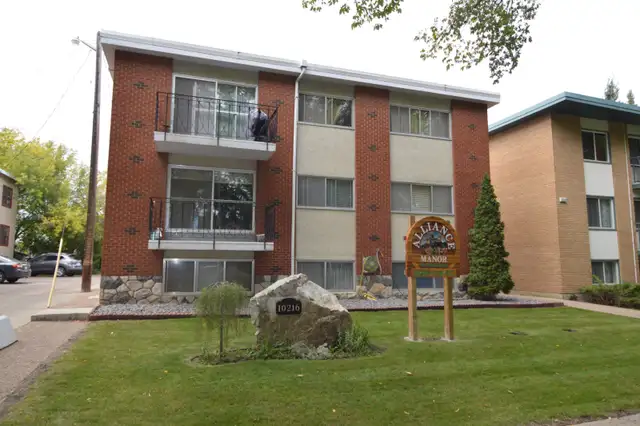 10216 119 Street - Premium 1 Bedroom - Great Oliver Location!