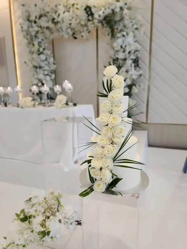 amazing wedding cakes GTA Halton Burlington  Best Price