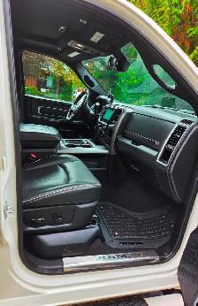 Ram 3500 Limited Mega Cab Pick up truck - Photo 6