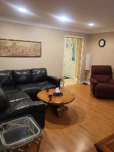 Private room in a large Comox home - Photo 4