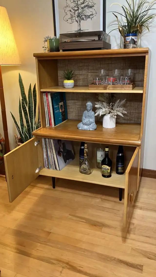 Mid century. TEAK TECK. Lampe / Crédence, buffet disque vinyle,