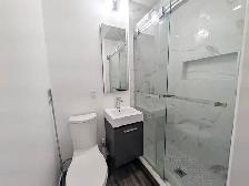2474 Bridge St, Oakville - Beautiful Fully Renovated 3 Bed Main - Photo 22