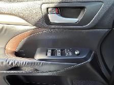 2015 Toyota Highlander XLE AWD/NAVI/B-CAM/SUNROOF/LEATHER/8-PASS - Photo 32