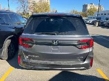 2025 Honda Odyssey Touring | 1 Owner | Clean Carfax | Leather - Photo 5