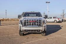 2025 GMC Sierra 3500HD Denali Reserve | Technology/Safety - Photo 3