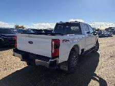2023 Ford Super Duty F-350 SRW LARIAT FX4 7.3L Gas | B&O Audio - Photo 4