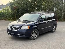 2014 Chrysler Town&Country Touring - Photo 2