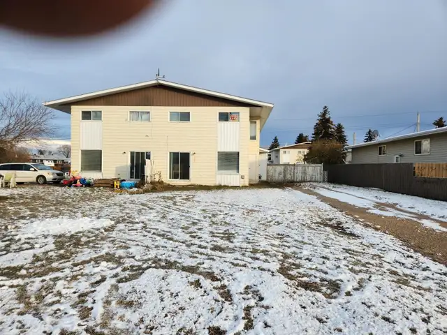 For Rent 3 Bedroom unit in  Vegreville