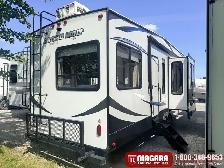 2019 FOREST RIVER CHEROKEE ARCTIC WOLF 305ML6 fifth Wheel - Photo 3