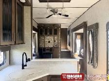 2019 FOREST RIVER CHEROKEE ARCTIC WOLF 305ML6 fifth Wheel - Photo 4