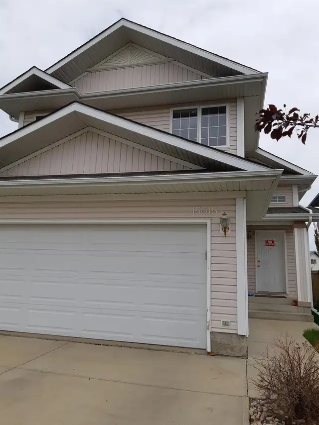 5 Bed 3 Bath Unit in Edmonton, AB