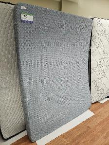 Serta - Spectrum queen mattress - Photo 2