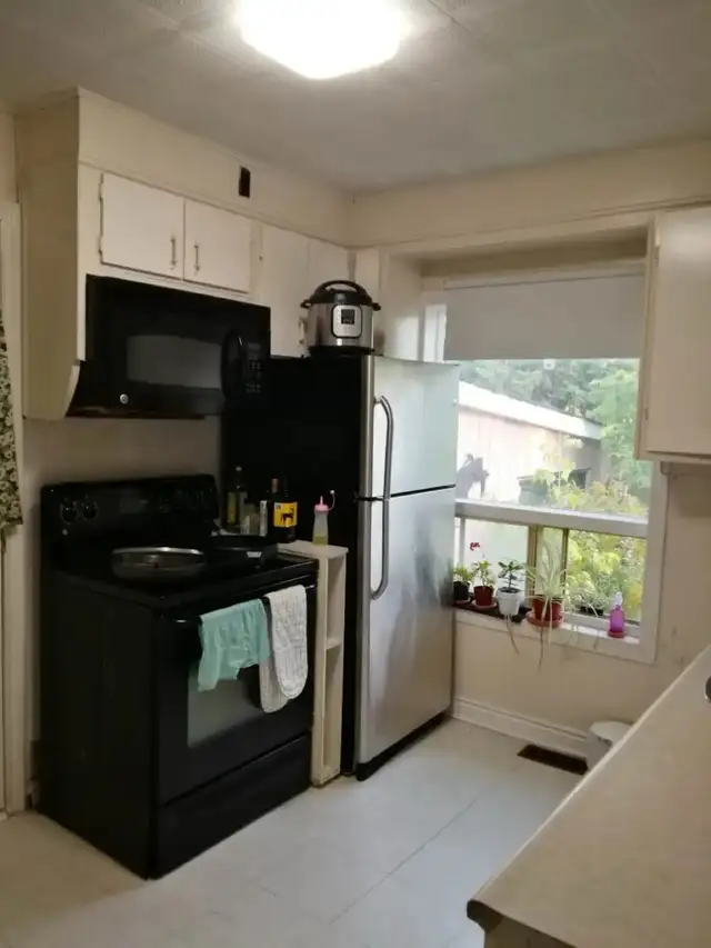Furnished First-Floor Room for Rent — North York (Yonge/Finch)